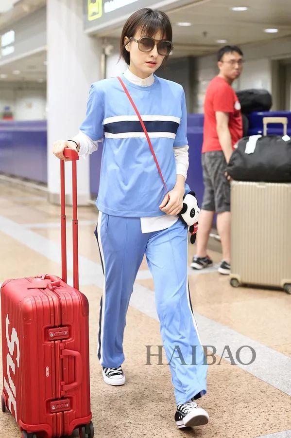 瘦回巅峰的赵薇年轻10岁!白百何这脸是怎么了?【海报街拍】