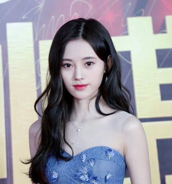  美女：鞠婧祎之后, SNH48又有位“四万年美女”, 颜值差距一目了然