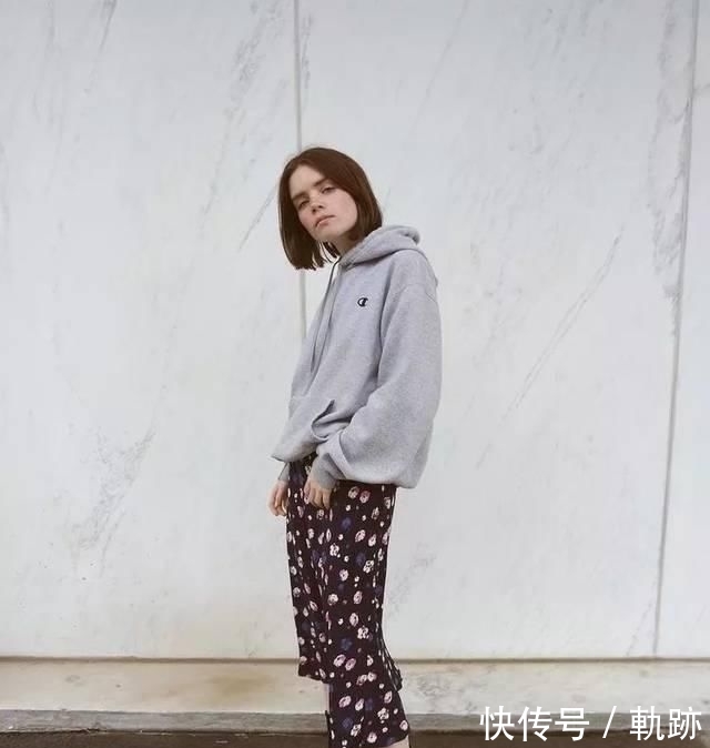  『花朵』2020开春 流行穿“开满花”的裙子，谁穿谁美！