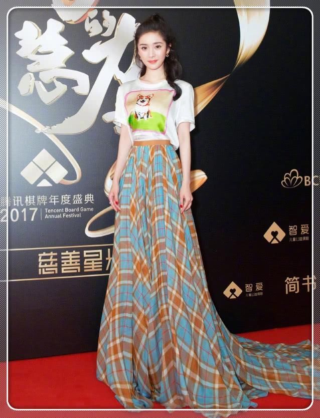 杨幂红毯未P图照片流出，S型曲线好抢眼，网友：不P图也很美