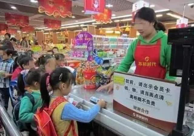  #女童#5岁女童偷吃超市1颗草莓，店员要求赔偿90元，妈妈的话令其羞愧