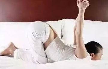 睡前趴10分钟，堪比跑步1小时，肚子平了、腰也细了