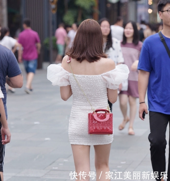  [让自己]轻柔靓丽的短裙穿搭,让你穿出品味,展现出优雅自信的美
