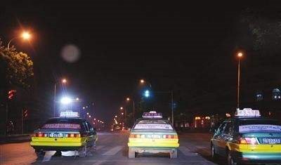  中国■一美国男孩，看完中国的凌晨三点，感叹道终于知道中国为