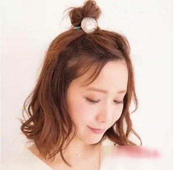 天气太热可扎无刘海丸子头发型！