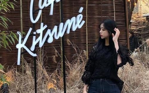  『美女』时尚养眼的牛仔裤美女，穿衣搭配很时髦，秀出魅力小蛮腰！