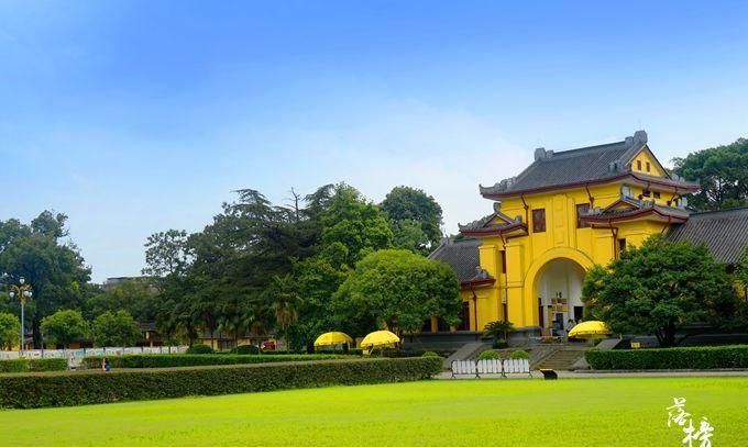 全国唯一一个坐落在5A景区，进门还要买门票的高校，这里风景独好