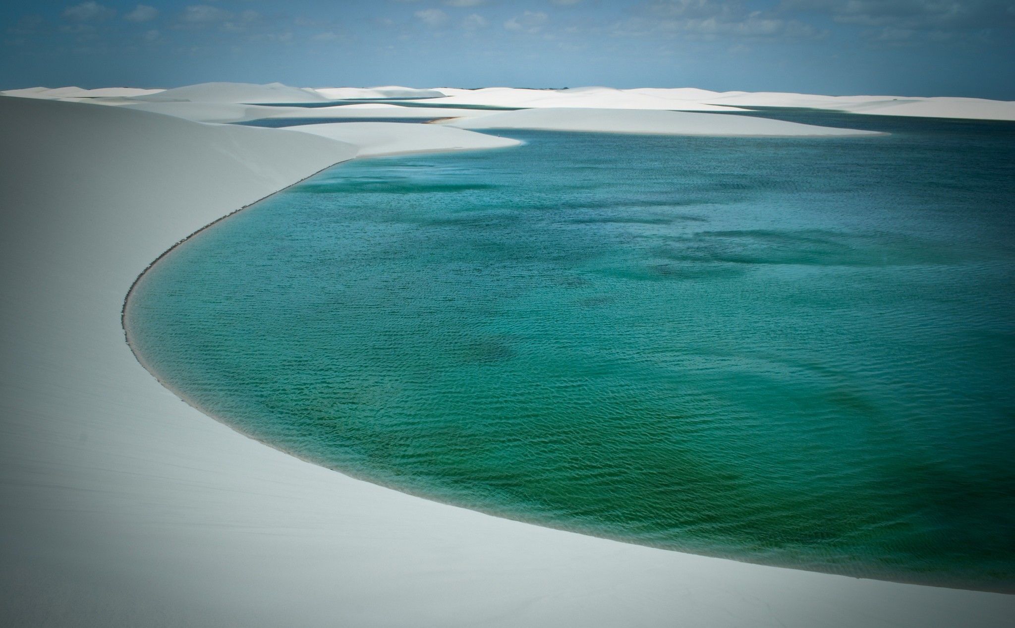 全球最美假沙漠:百里沙漠存千湖，任意角度都让人感觉窒息之美