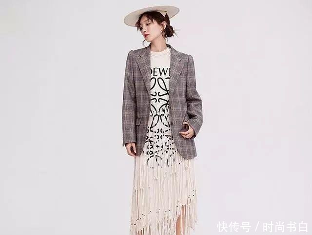 江疏影和杨幂都靠着这身拼装西装重回18岁，你的巅峰在哪里？