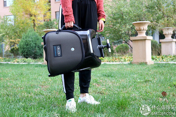 出门带娃手忙脚乱?这款行李箱还真是帮了大忙