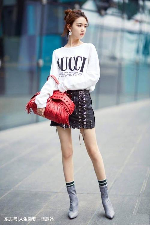 街拍路人，夏天学会这些时尚搭配，让你走到哪都是万人迷