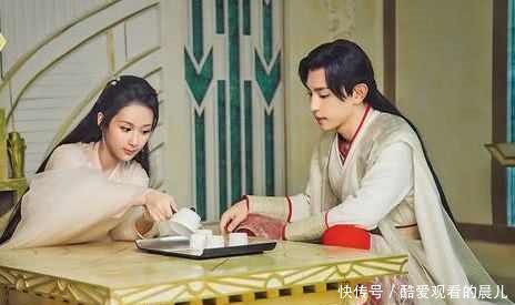 邓伦采访澄清关系，7字回应让人揪心，网友：杨紫要淡定！