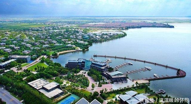 中国最“牛”县城，不仅有高铁地铁还有古镇，比很多二线城市富裕