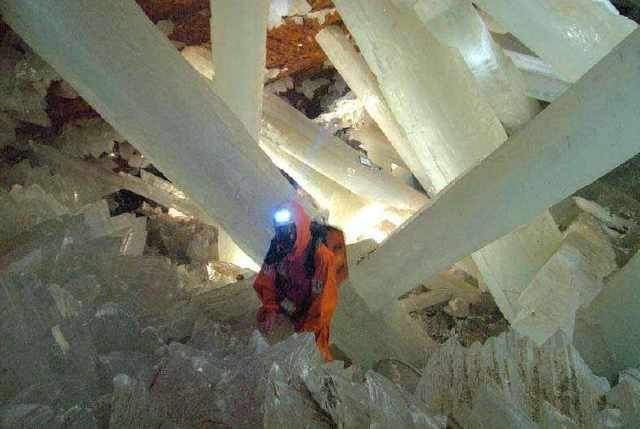 世界最深“水晶洞”，地下300米接近岩浆处，每一滴水都含2亿病毒