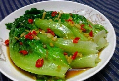 『长出』阳台上种了三种蔬菜。它们长得太快,吃不下。它们很有营养,全家都喜欢吃