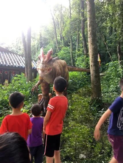 恐龙霸道来袭！来宝晶宫，带你重返侏罗纪……