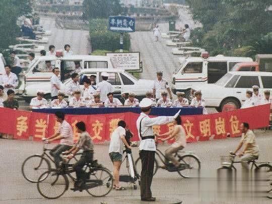 什么年代才开始有交警 t018ec2ef82baddef93.jpg