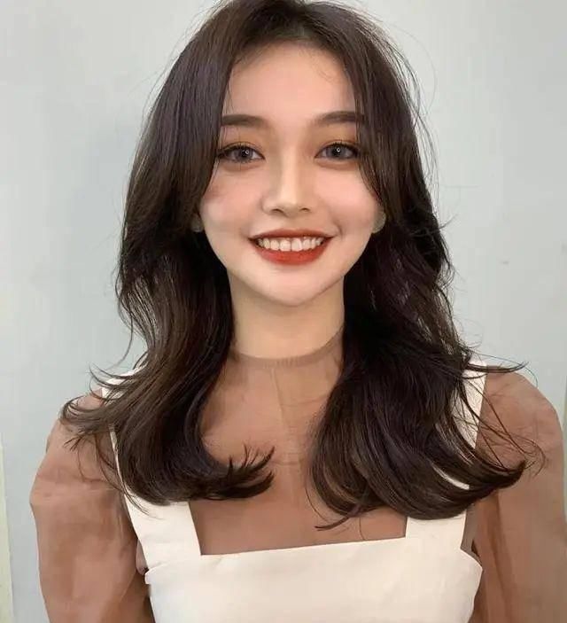  【整体给人】“留刘海”要过时了？2020最火的5款“露额头”发型，瘦脸又好看