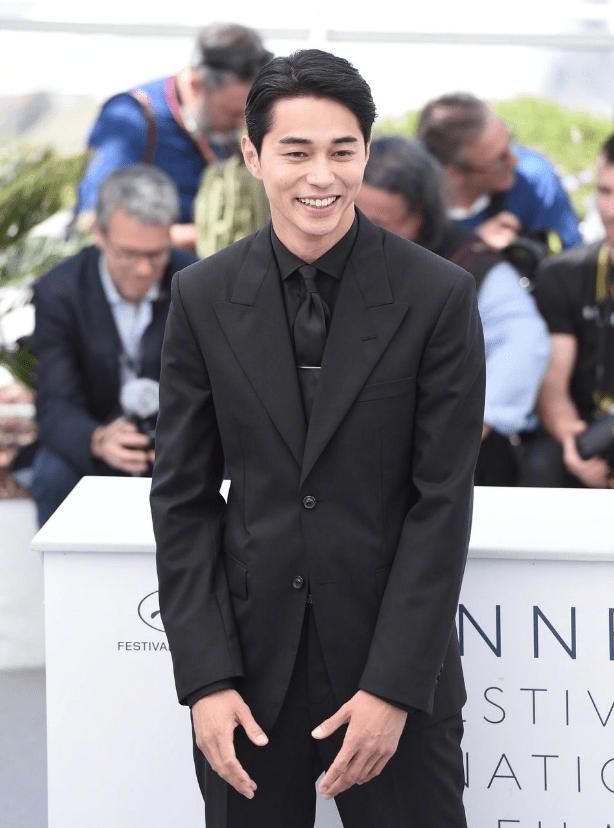 「出轨」东出昌大出轨后首亮相,承认和唐田分手,被问爱谁思考良久不作答