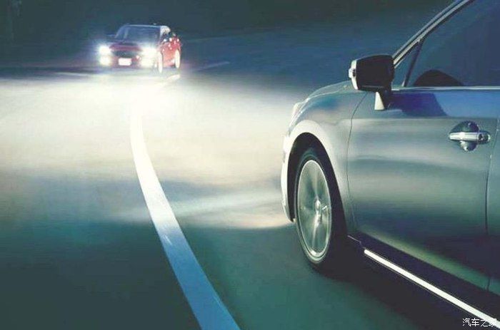  高速：高速上一直开着远光灯？交警：最好别再开车，害人害己！