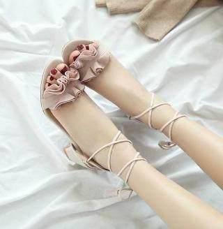 9款最有女人味的高跟鞋,晚上穿给老公看,保证再不说你乱花钱!