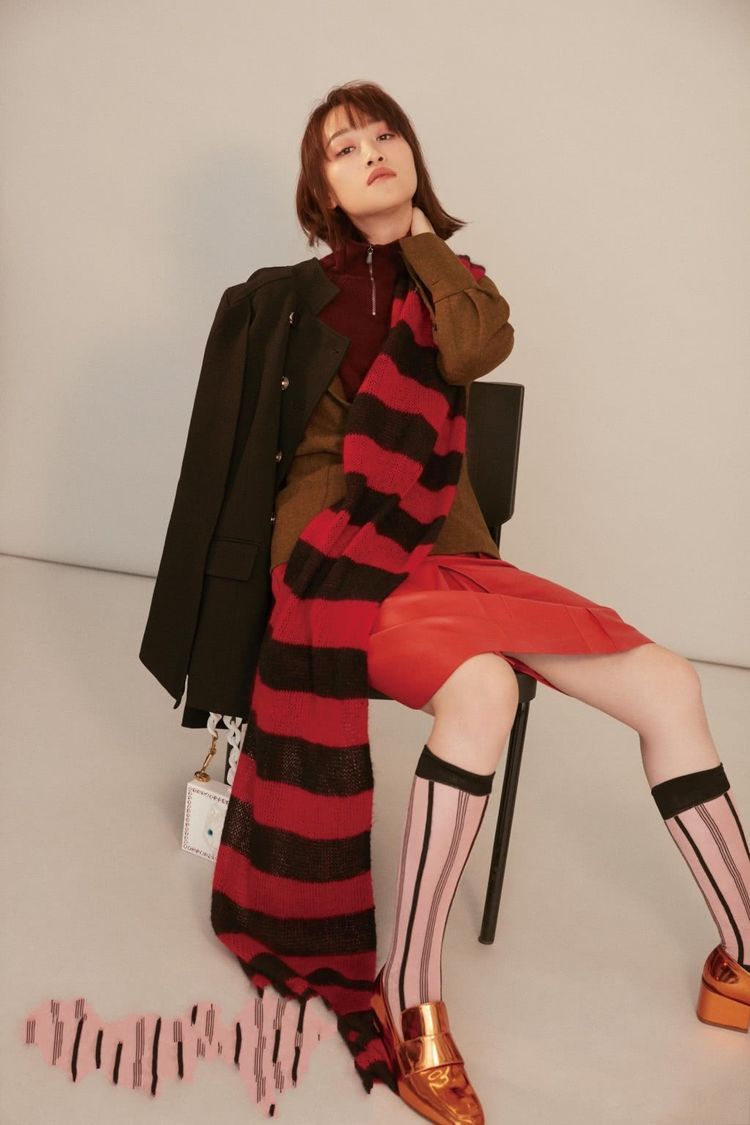 蓝盈莹胆真肥!吊带裙下面穿牛仔裤,网友:这跟没穿有什么区别?