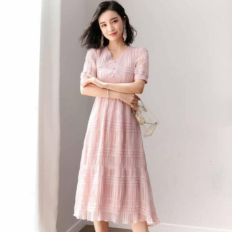 想要穿出玲珑有致的曲线吗?选好一条最收腰的裙子，优雅更迷人