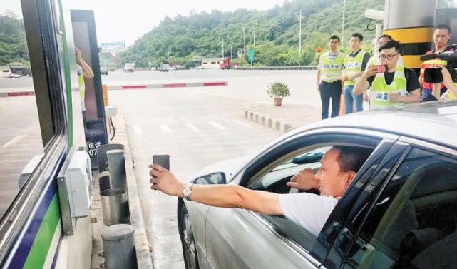  「发问」车主发问：高速费啥时候收手？得到交通部正面回应：我