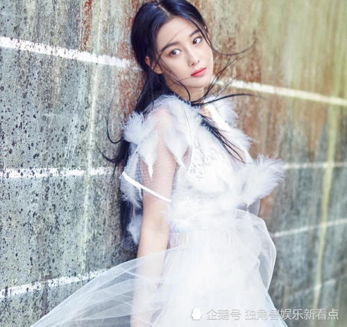 嫁给军人老公何捷之后，张馨予的评论从不断被diss到成了娱乐圈“