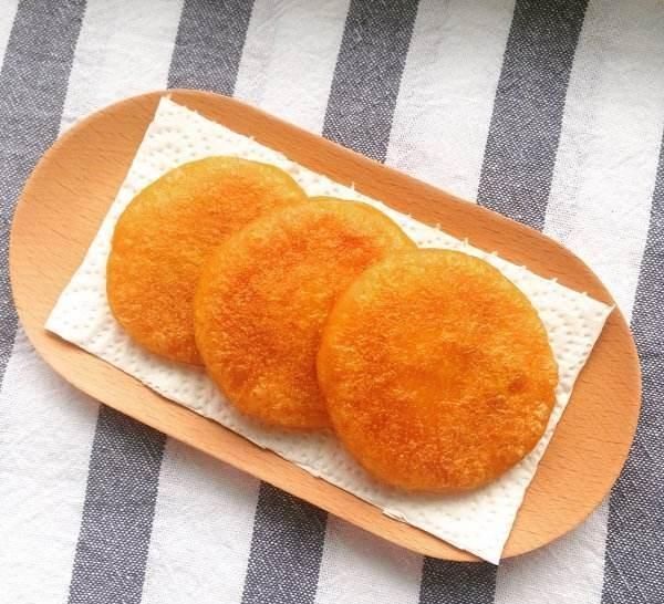  『我家』自从学会这早餐饼，我家一周吃5次，软糯又香甜，比面包还好吃！
