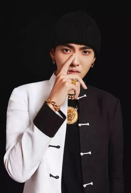 吴亦凡范丞丞“精分”式穿搭，给你一个双拼的爱豆！