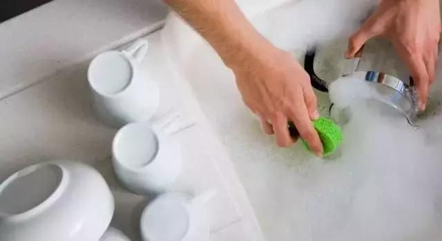  【消毒】每天这样洗碗,上亿细菌癌细胞吃进肚子里,再不看就晚了!