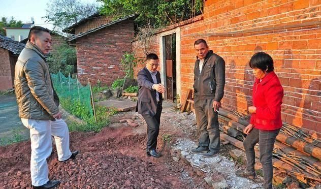  [禁用]村干部严查红砖建房，农民不明白，质量那么好，为什么要