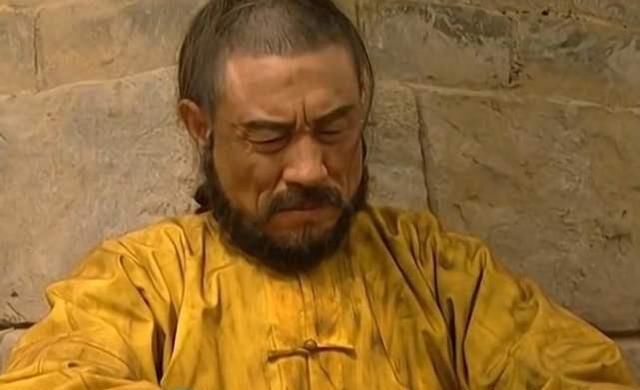 「时期」清朝时期，在军前效力穿黄马褂的军士，见了年大将军该不该下跪呢