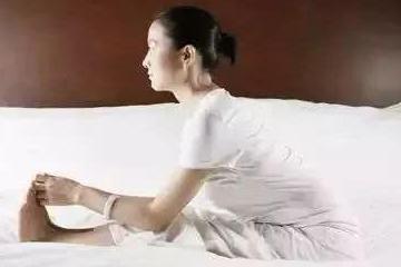 睡前趴10分钟，堪比跑步1小时，肚子平了、腰也细了