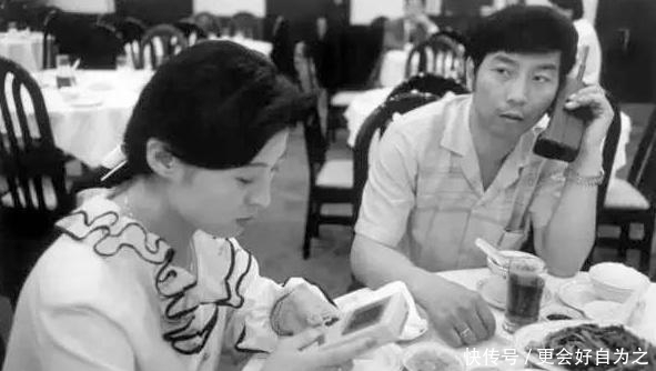  「经济」90年代深圳老照片： 经济发展迅速, 街头随处可见大哥大