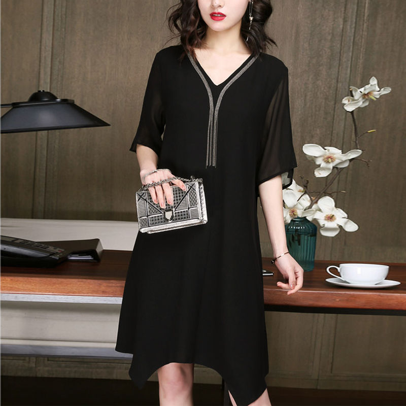 老妈真大胆，我结婚，她穿这么好看的真丝裙，把我的风头都盖过