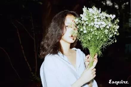 跟你说个恐怖故事，你刚割的双眼皮过时了