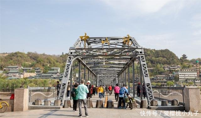 它是黄河上修建最早，也是唯一保存至今的钢架桥，今年已有110岁