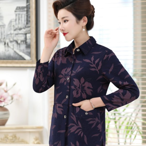 厉害了!妈妈穿上新款外套，出门谁都说她年轻了