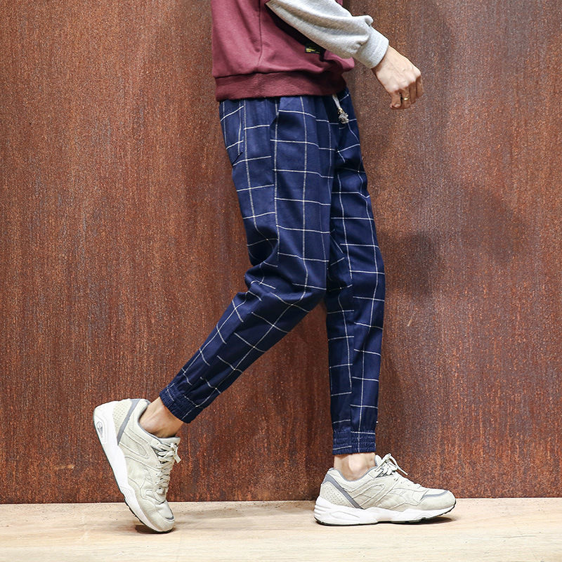 香 港出差!细看小伙子一个比一个精神，原来他们都不穿牛仔裤的