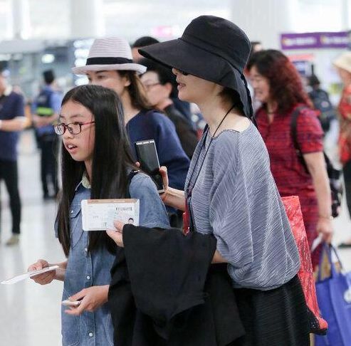 49岁徐帆和48岁许晴,曾都是女神,今同框对比,差距太大