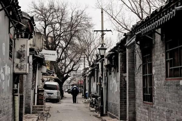 中国最神奇胡同，外地人听名字想离去，现房价飙升10万