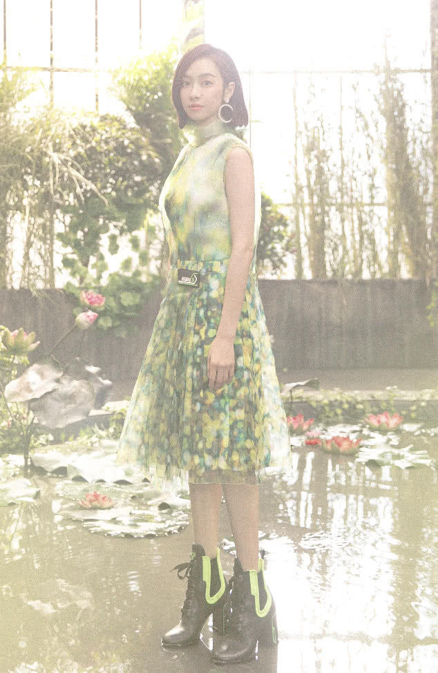 宋茜穿什么都好看，穿一件浅绿色的裙子，仙气十足!