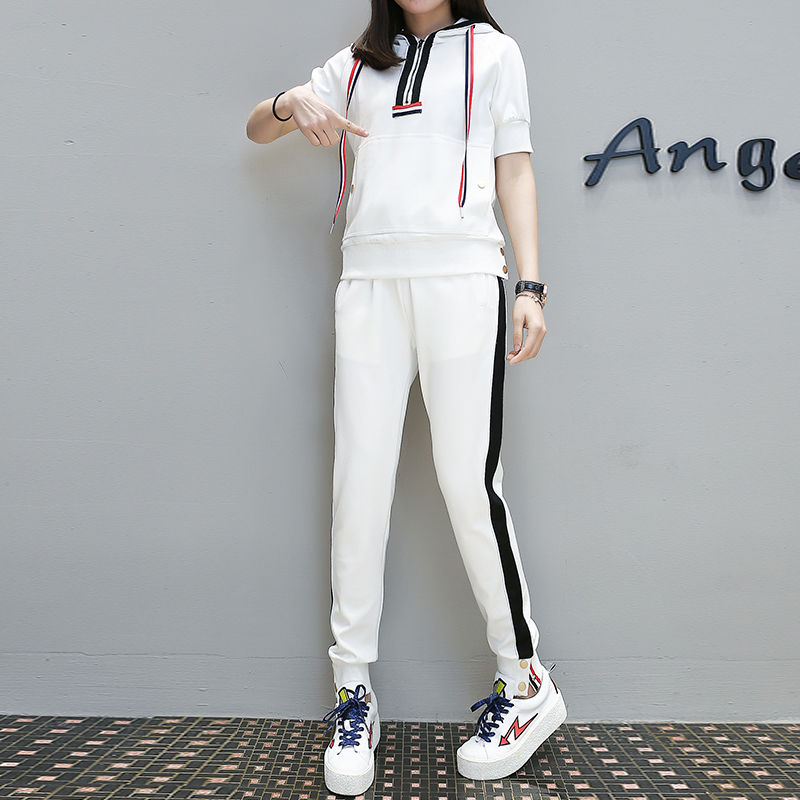 如果你的身高不足一米六，出门多穿这套装，比晚晚装显美嫩减龄