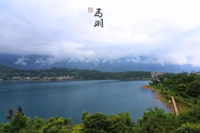 这个湖与邛海、泸沽湖齐名，是四川第三大天然高原湖泊