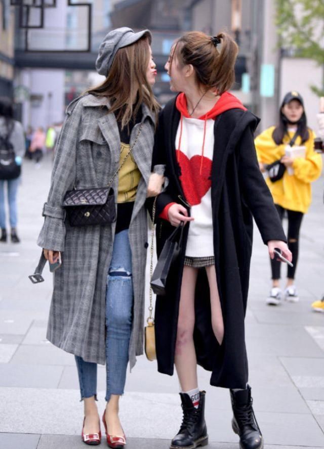  美爆■建议“堵”上牛仔裤的破洞，能轻松拥有隐形腿，穿出街美爆闺蜜