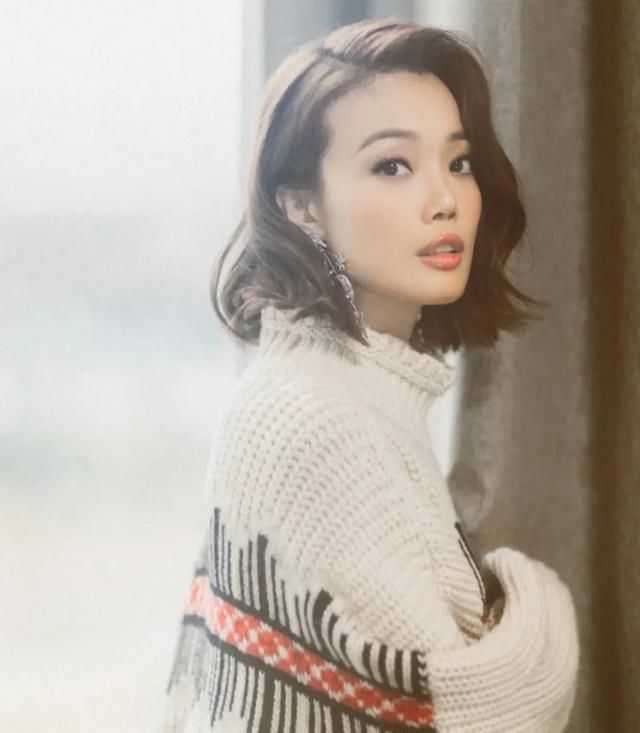  『凹陷的太阳穴』普通女生如何显高级？“有钱发型”一定要试试