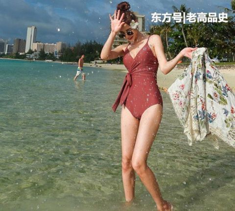  气质|身材匀称的泳衣美女，朝气蓬勃，秀出曼妙姿态！