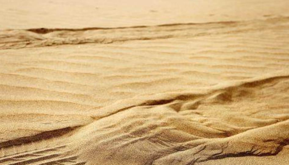  房子■沙漠里的沙子无穷无尽，为什么不用来建房子？今天算是明